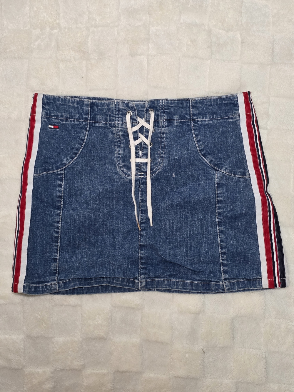 VINTAGE (12/01) TOMMY HILFIGER LACE UP FRONT+SIDE STRIPE DENIM MINI SKIRT SIZE 5